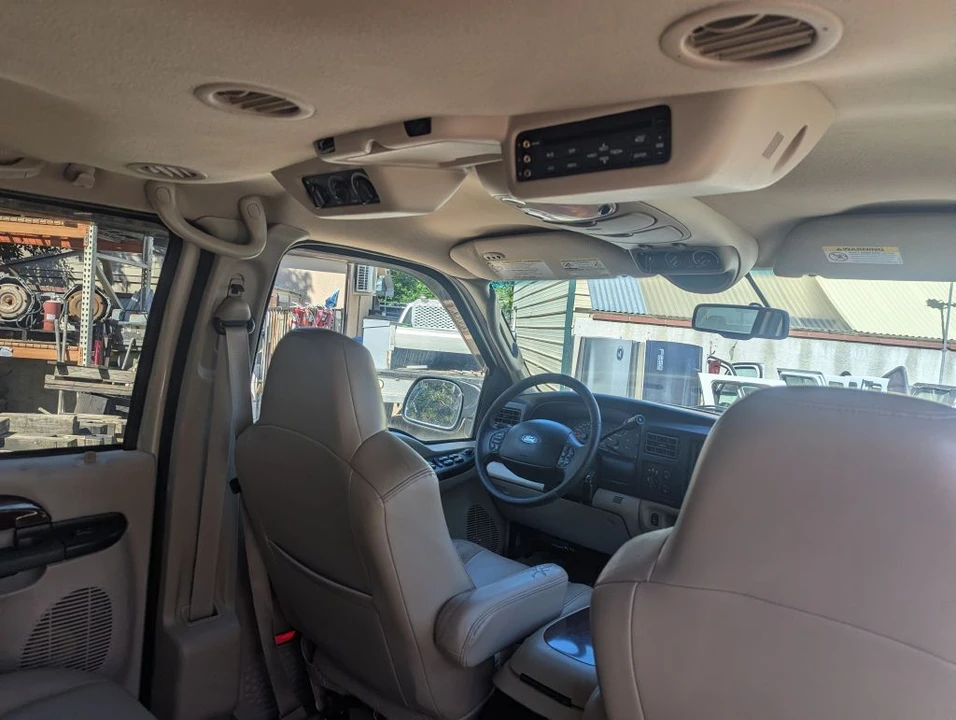 2005 Ford Excursion - Image 14 of 19