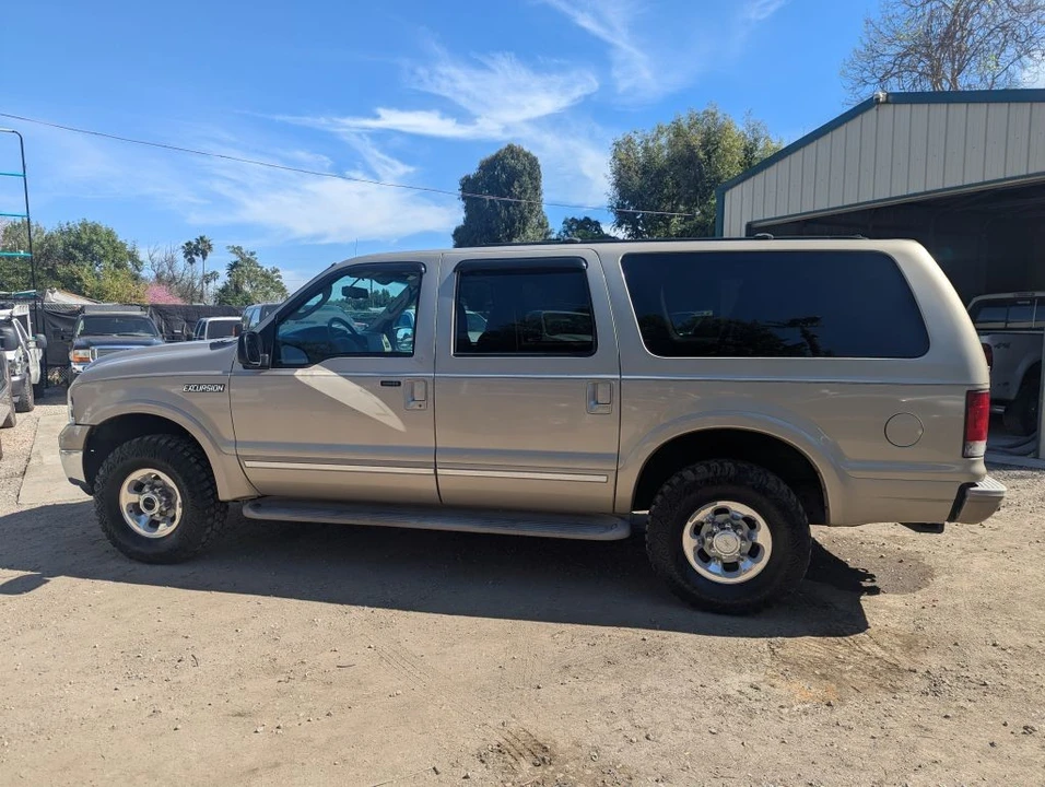 2005 Ford Excursion - Image 2 of 19