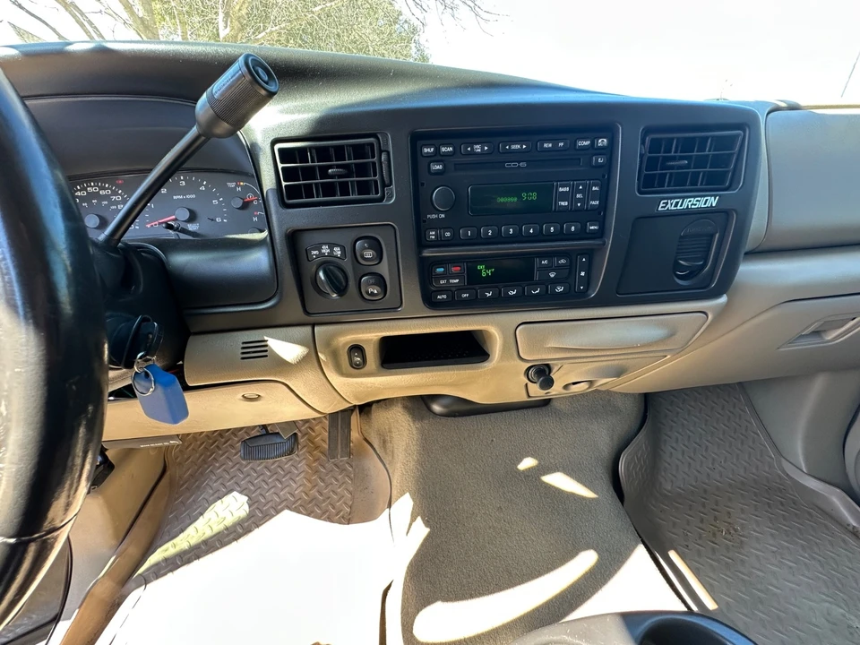 2005 Ford Excursion - Image 11 of 21