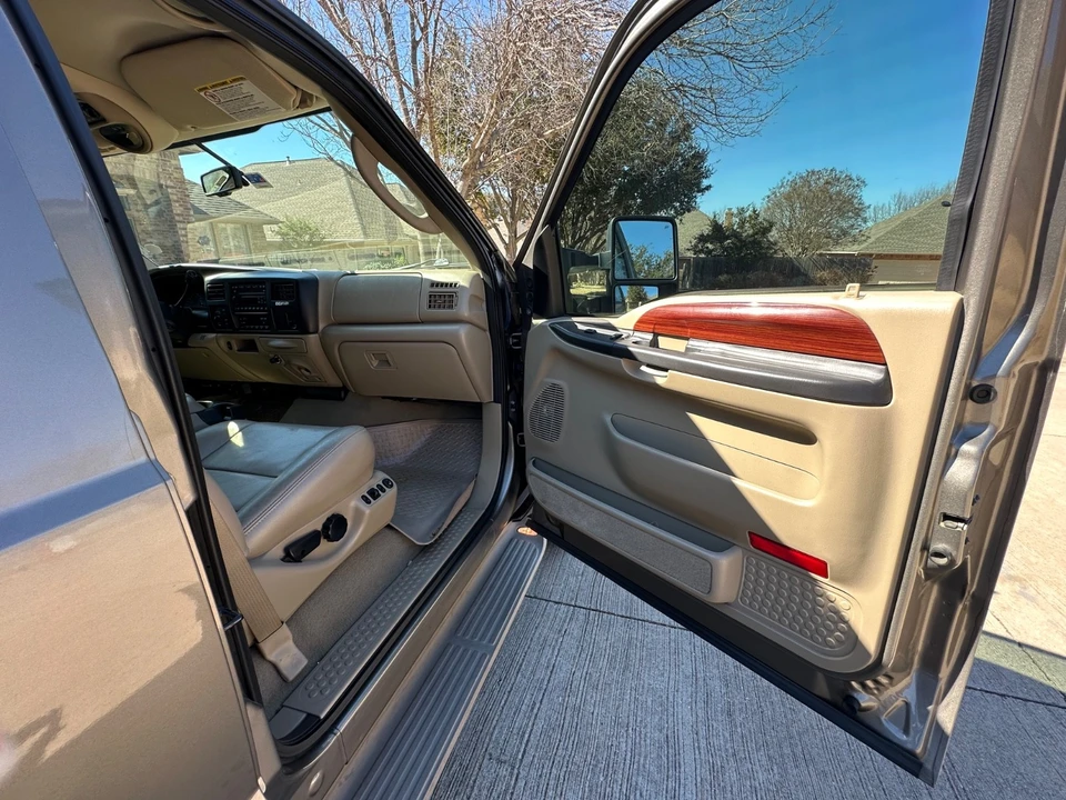 2005 Ford Excursion - Image 14 of 21