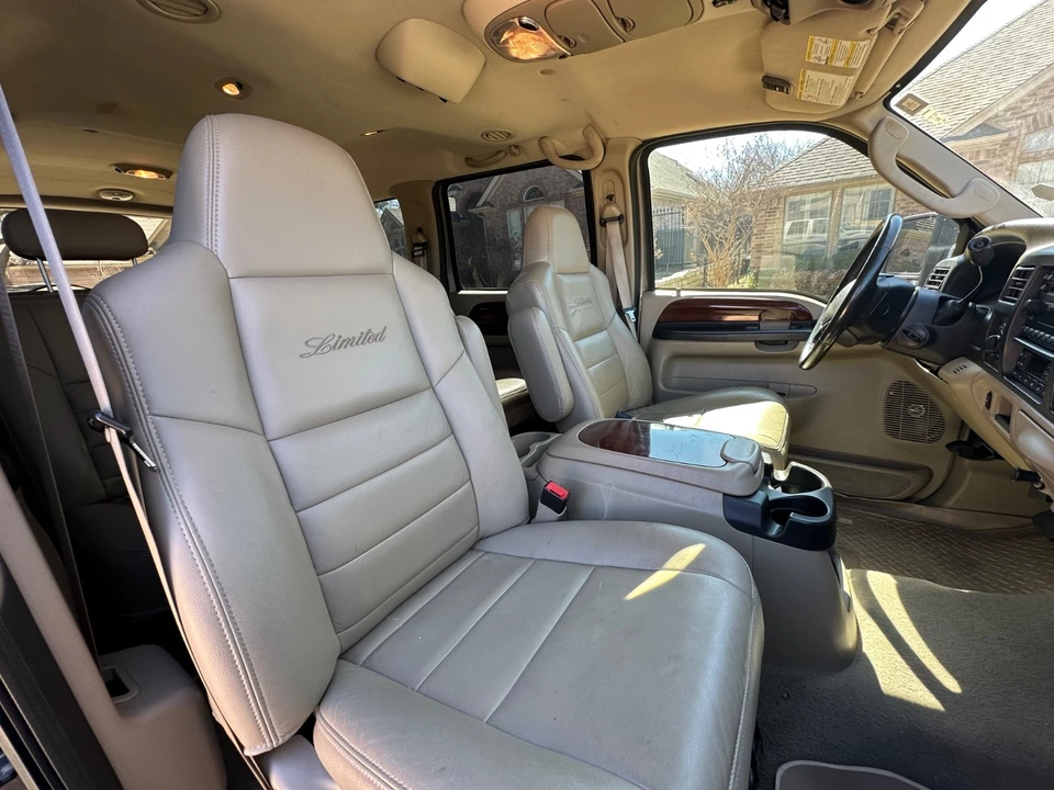 2005 Ford Excursion - Image 15 of 21