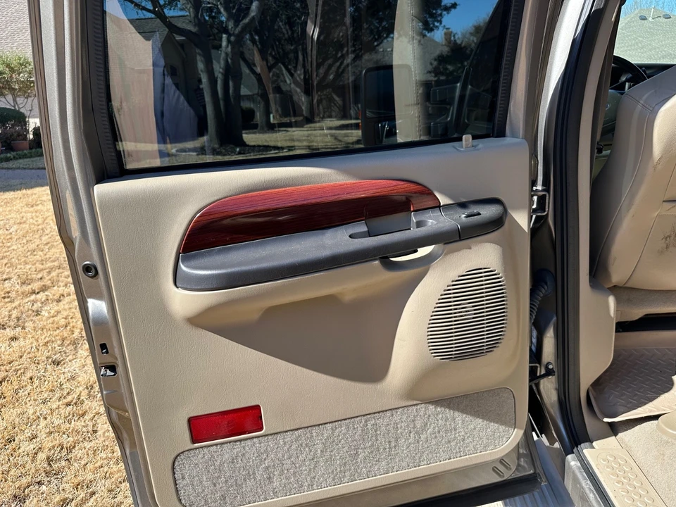 2005 Ford Excursion - Image 20 of 21