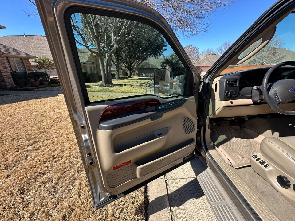 2005 Ford Excursion - Image 13 of 21