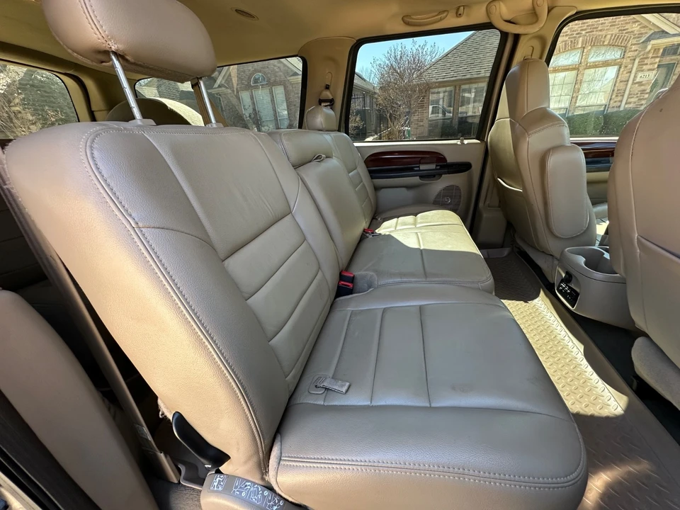 2005 Ford Excursion - Image 19 of 21