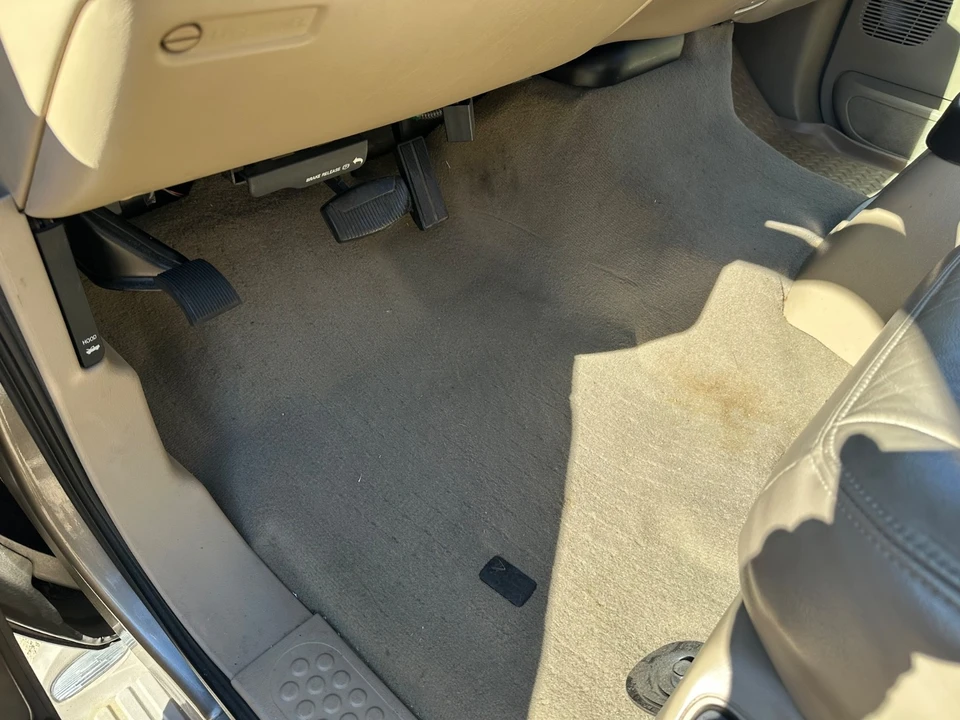 2005 Ford Excursion - Image 17 of 21