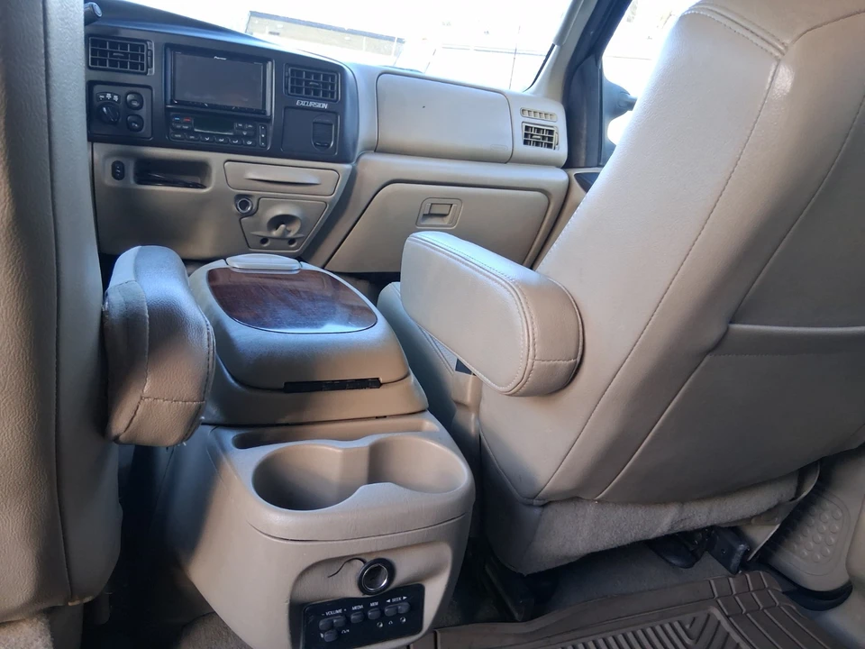 2005 Ford Excursion - Image 18 of 21