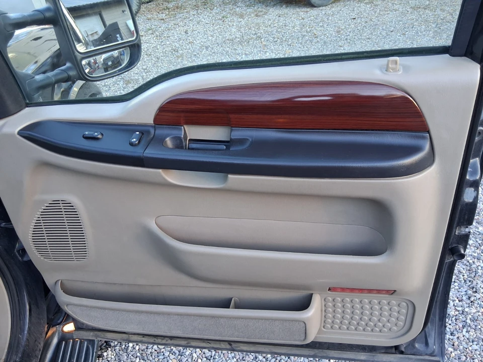 2005 Ford Excursion - Image 8 of 21