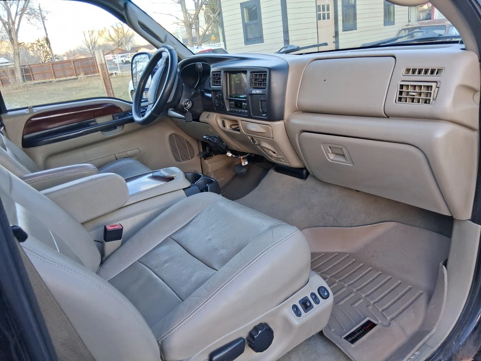 2005 Ford Excursion - Image 10 of 21