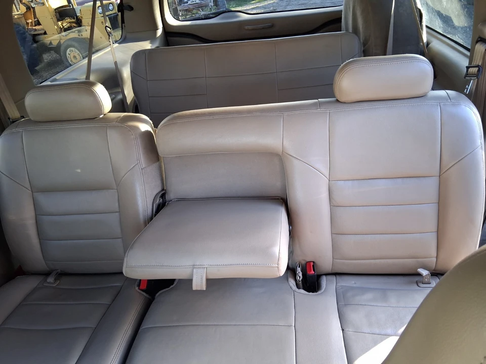 2005 Ford Excursion - Image 16 of 21