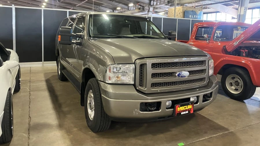 2005 Ford Excursion - Image 2 of 3
