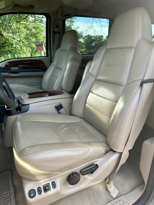 2005 Ford Excursion - Image 8 of 13