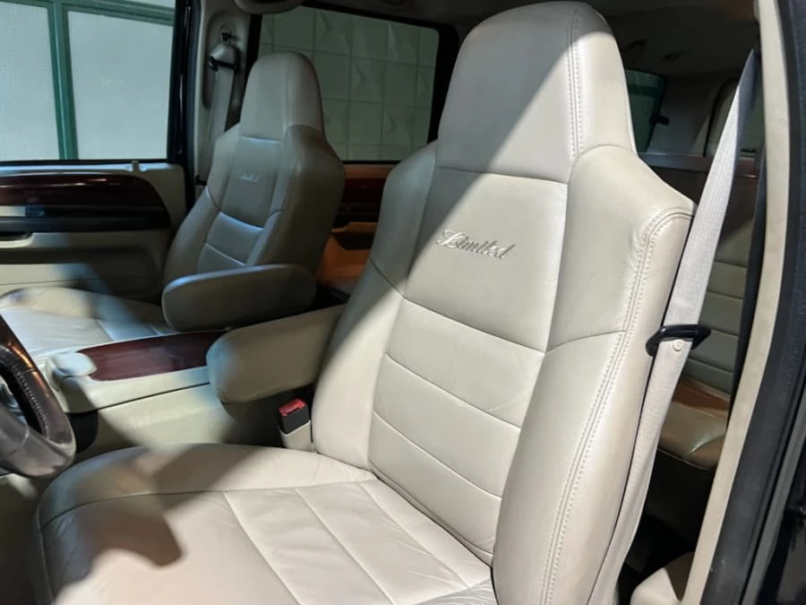 2005 Ford Excursion - Image 5 of 11