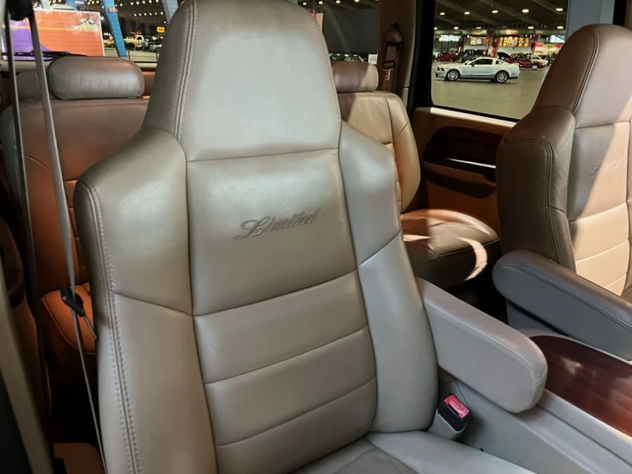 2005 Ford Excursion - Image 9 of 11