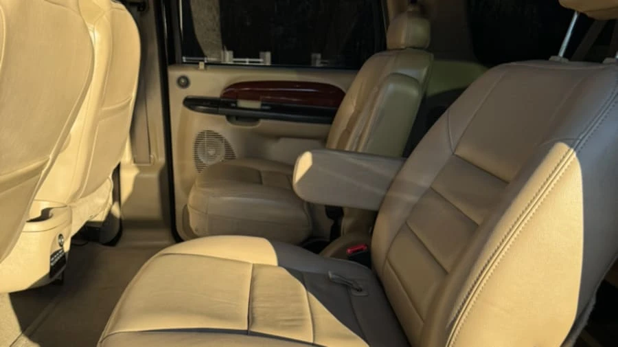 2005 Ford Excursion - Image 8 of 9