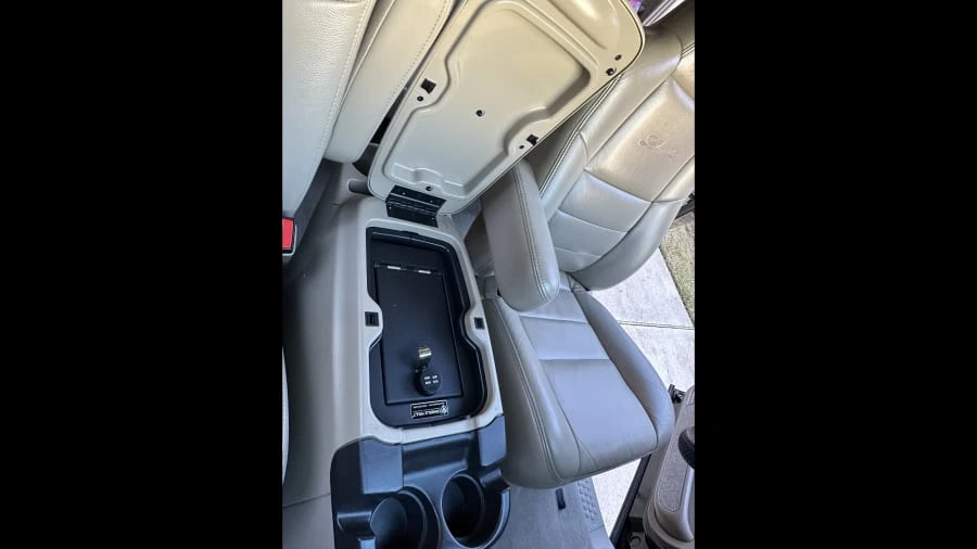 2005 Ford Excursion - Image 12 of 23
