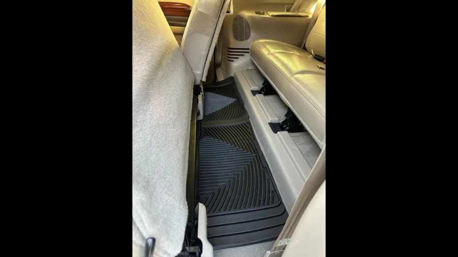 2005 Ford Excursion - Image 16 of 23
