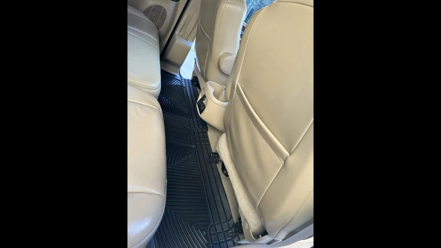 2005 Ford Excursion - Image 19 of 23