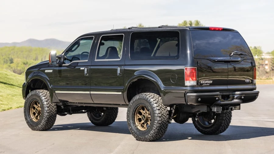 2005 Ford Excursion - Image 2 of 31