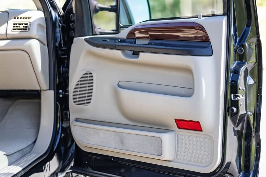 2005 Ford Excursion - Image 14 of 31