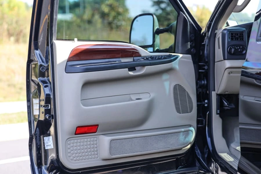 2005 Ford Excursion - Image 30 of 31