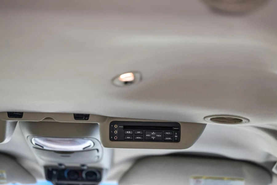 2005 Ford Excursion - Image 28 of 31
