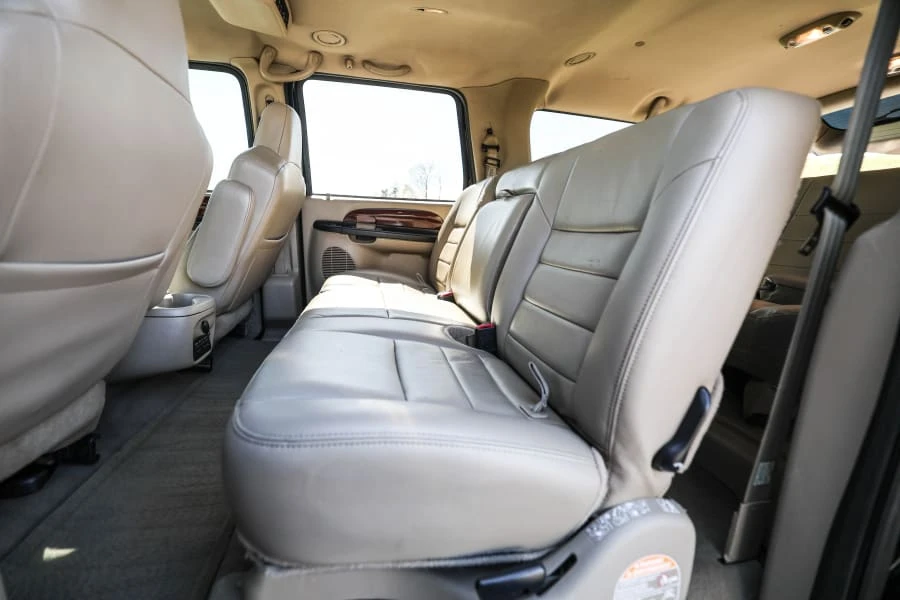 2005 Ford Excursion - Image 16 of 31