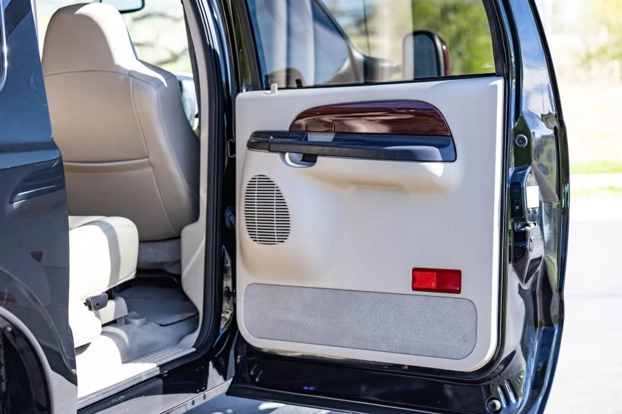 2005 Ford Excursion - Image 30 of 31