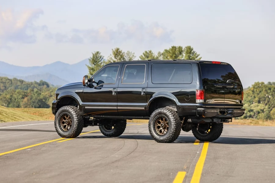 2005 Ford Excursion - Image 19 of 31