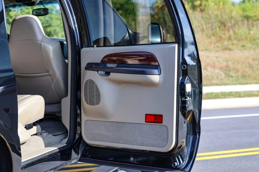 2005 Ford Excursion - Image 31 of 31