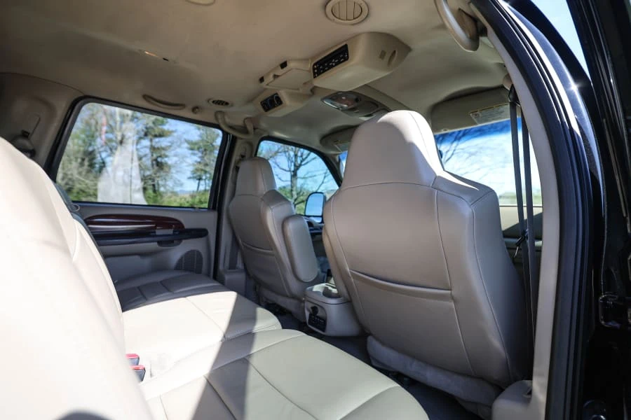 2005 Ford Excursion - Image 25 of 31