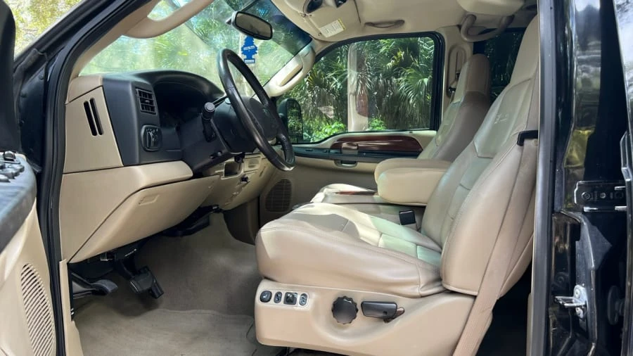 2005 Ford Excursion - Image 3 of 18