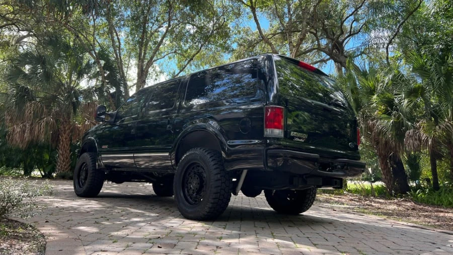 2005 Ford Excursion - Image 15 of 18