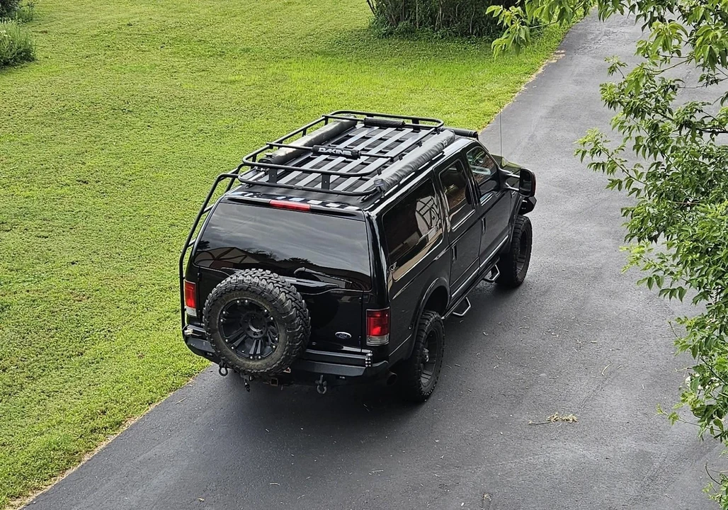 2005 Ford Excursion - Image 15 of 31
