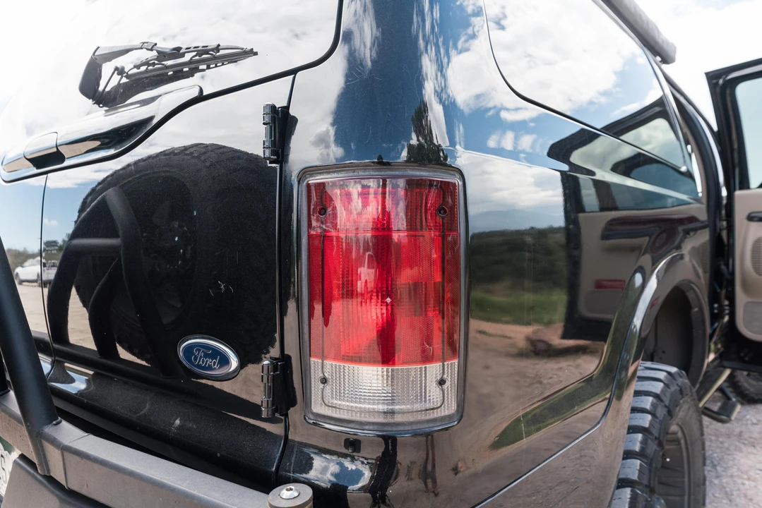 2005 Ford Excursion - Image 28 of 31