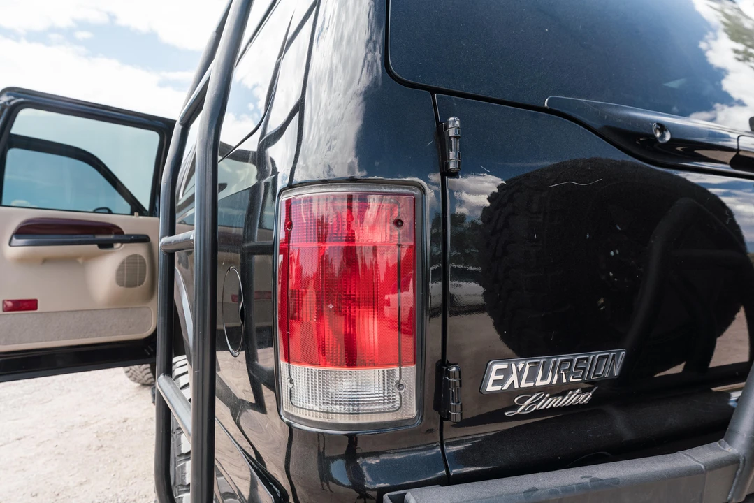 2005 Ford Excursion - Image 27 of 31