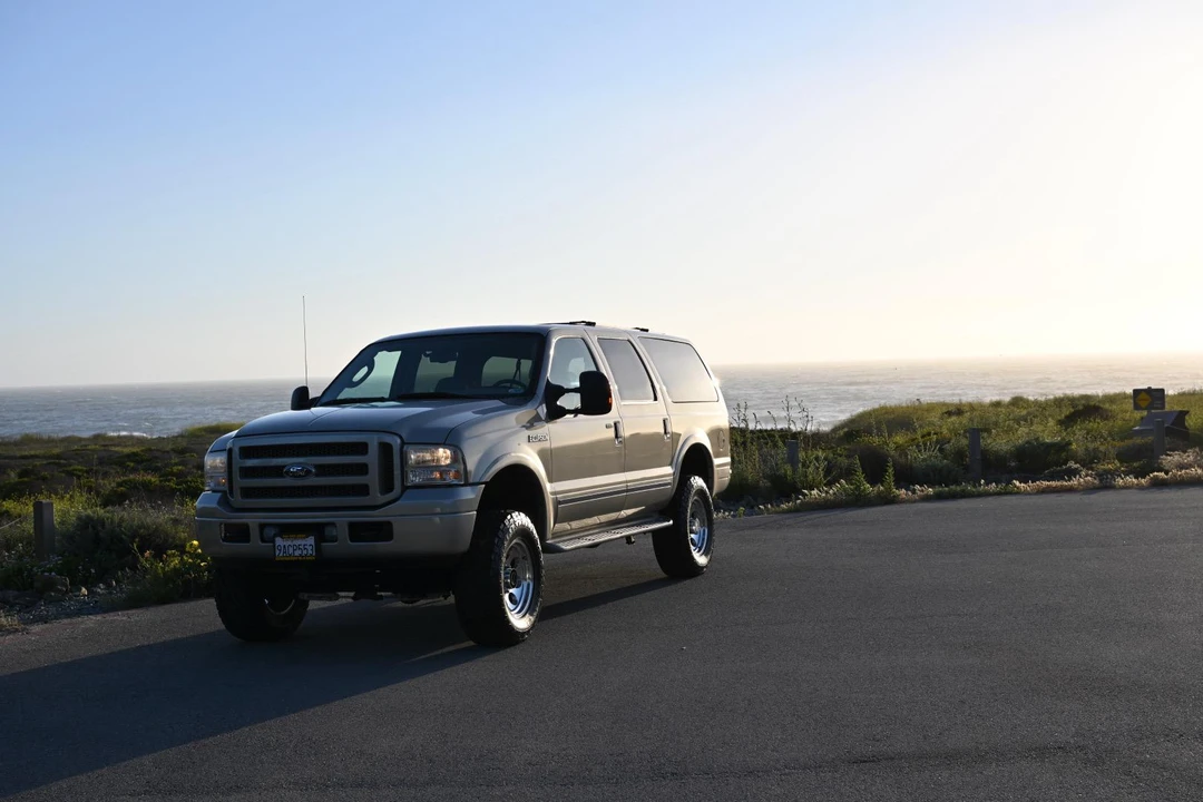 2005 Ford Excursion - Image 8 of 31