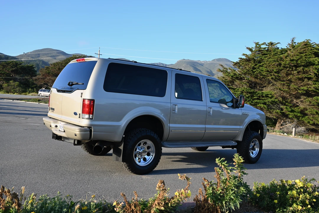2005 Ford Excursion - Image 23 of 31