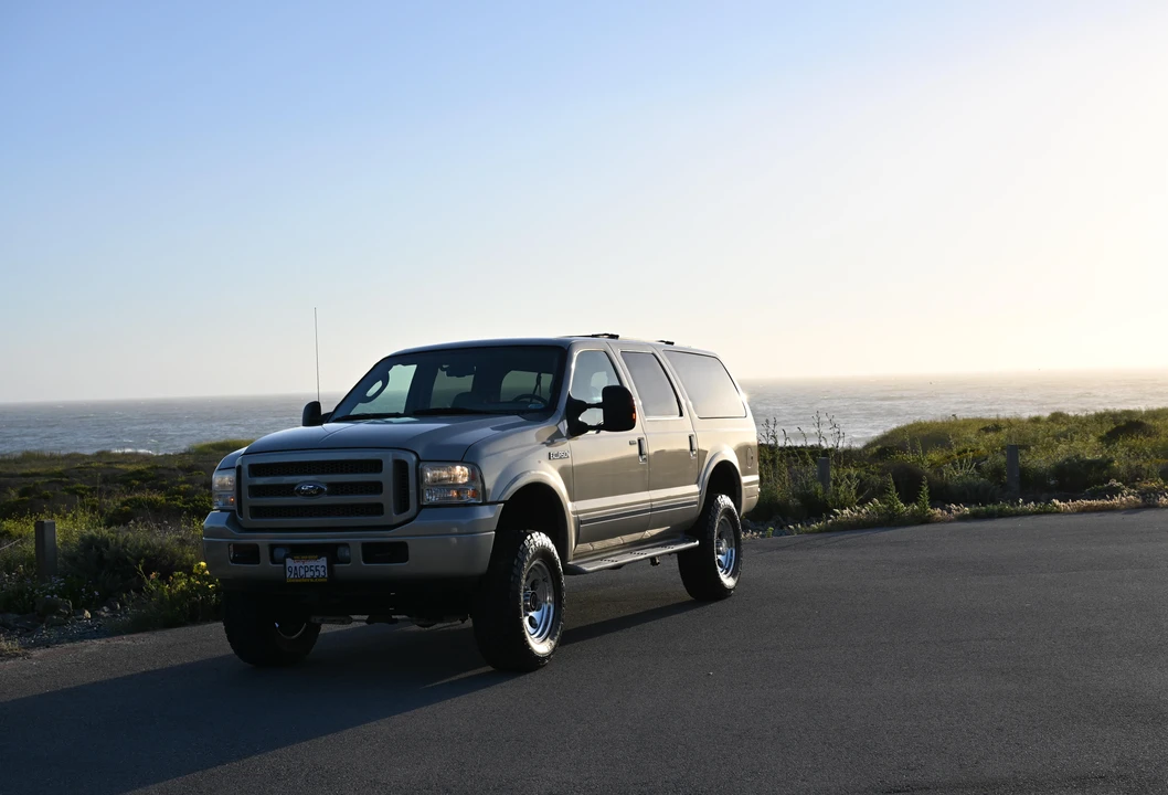 2005 Ford Excursion - Image 7 of 31
