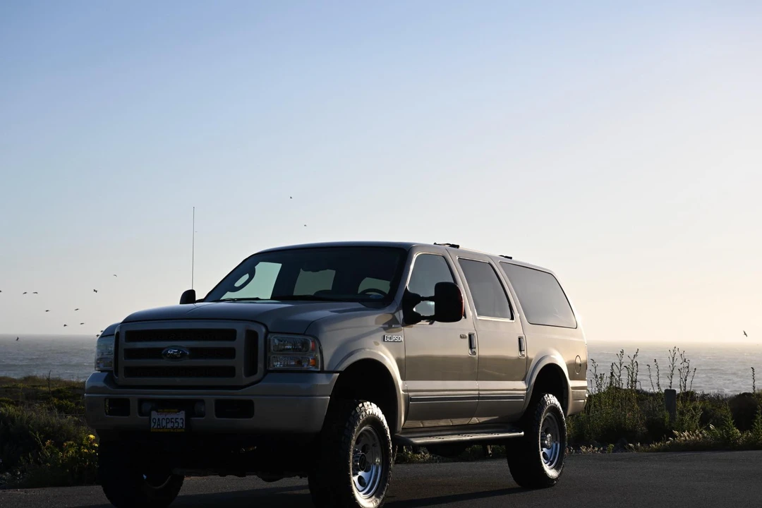 2005 Ford Excursion - Image 14 of 31