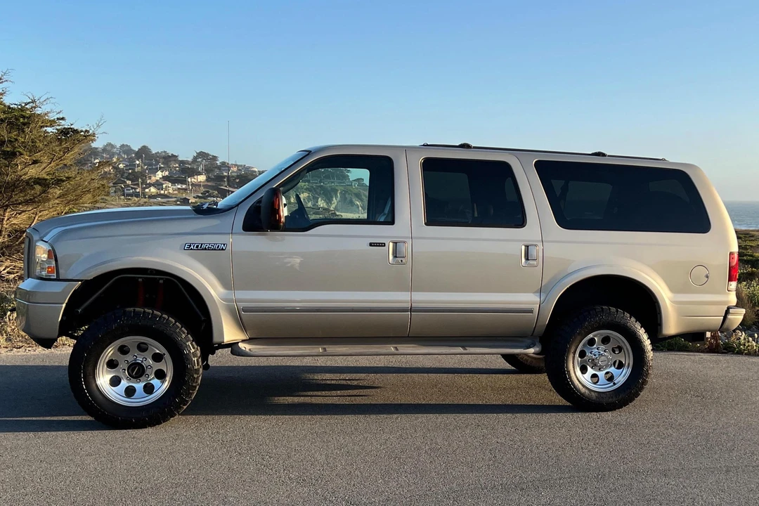 2005 Ford Excursion - Image 3 of 31