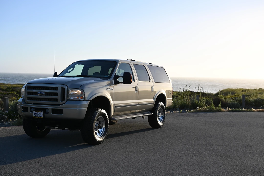 2005 Ford Excursion - Image 9 of 31