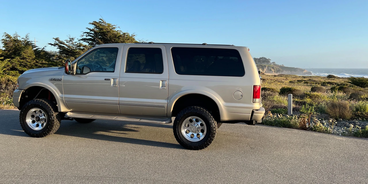 2005 Ford Excursion - Image 16 of 31
