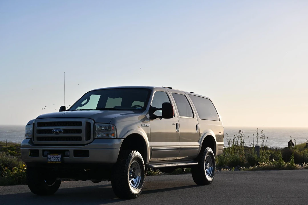 2005 Ford Excursion - Image 12 of 31
