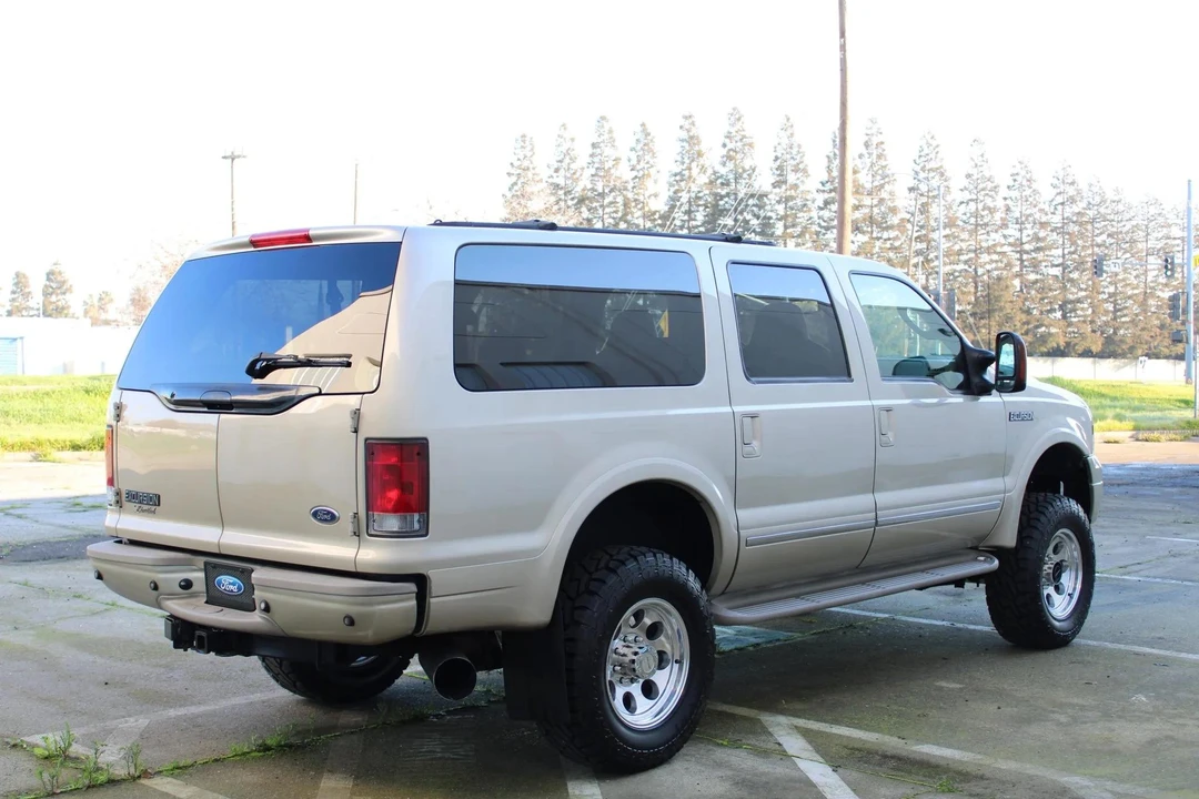 2005 Ford Excursion - Image 22 of 31