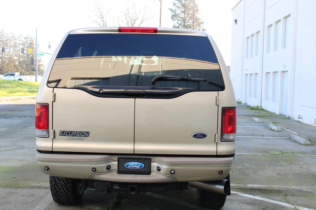 2005 Ford Excursion - Image 19 of 31