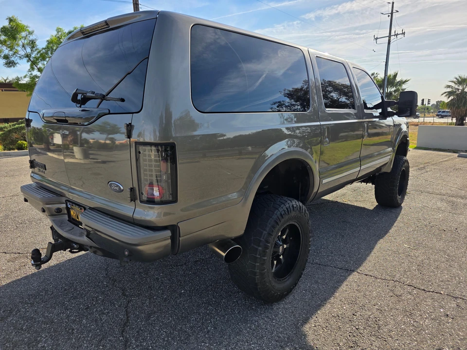 2005 Ford Excursion - Image 14 of 31
