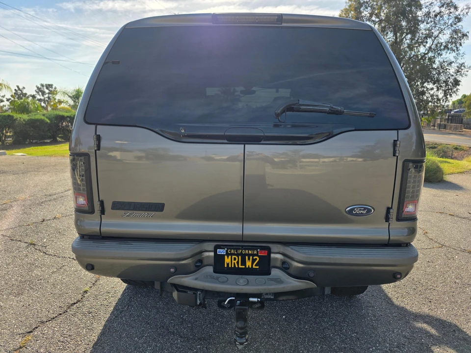 2005 Ford Excursion - Image 12 of 31