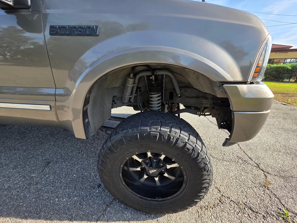 2005 Ford Excursion - Image 23 of 31