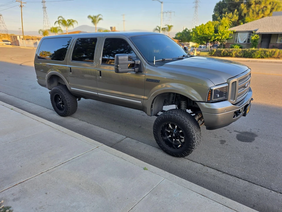 2005 Ford Excursion - Image 28 of 31