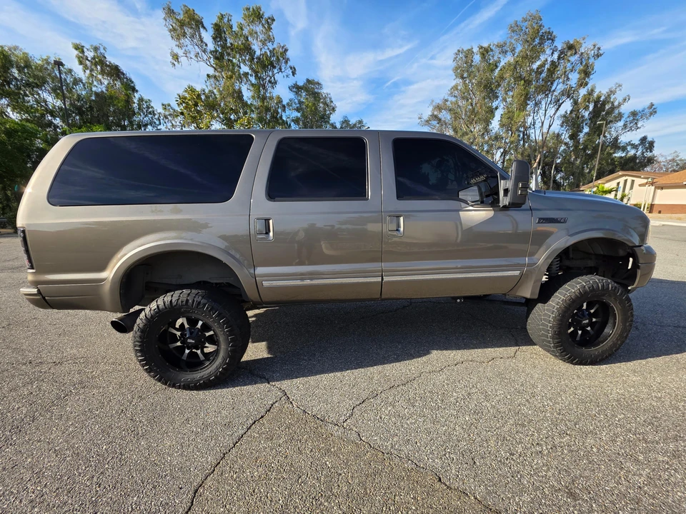 2005 Ford Excursion - Image 16 of 31